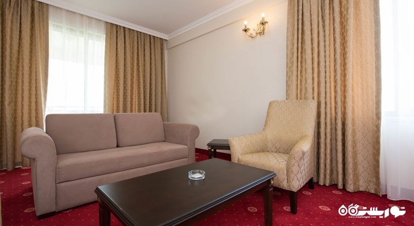 محوطه نشیمن اتاق فمیلی